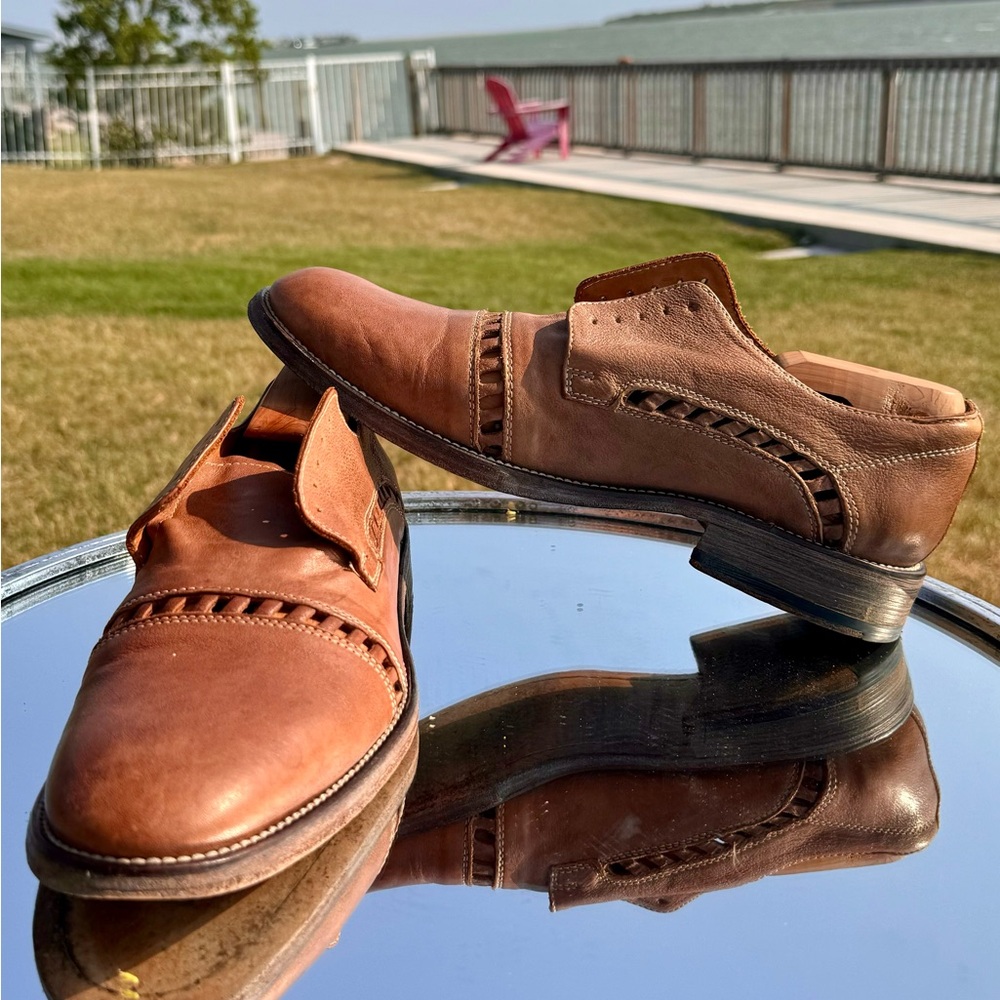 John Varvatos Men’s Freeman Cutout Derby Oxford in Camel color